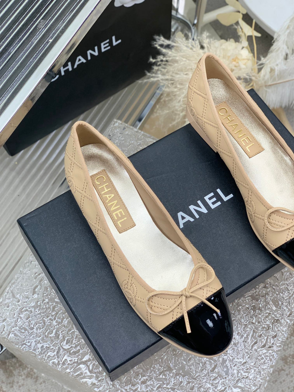 CHANEL BALLET FLAT GLOSSY BLACK MIX BEIGE LAMBSKIN