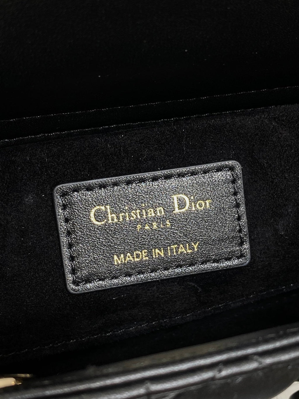 DIOR 25S SMALL LADY D‑JOY BAG 22 IN BLACK CALFSKIN GOLD HARDWARE