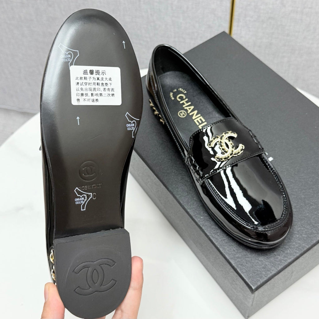 CHANEL LOAFER 25S IN BLACK GLOSSY LEATHER WITH GOLD HARDWARE