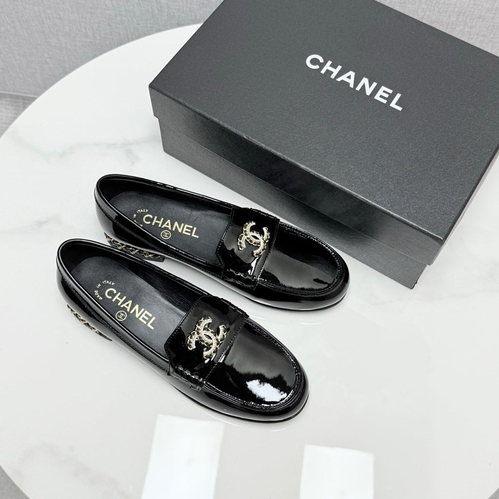 CHANEL LOAFER 25S IN BLACK GLOSSY LEATHER WITH GOLD HARDWARE