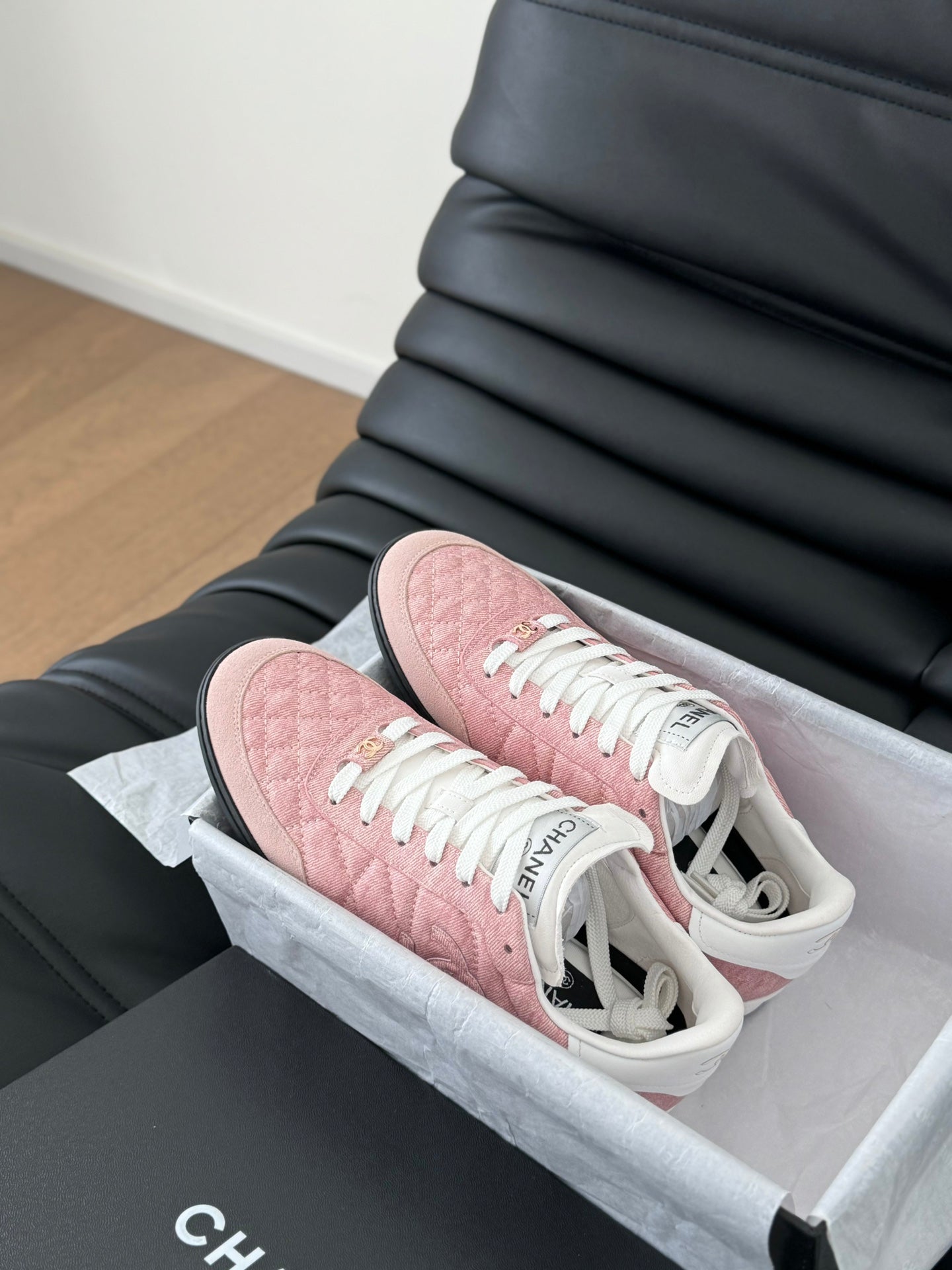 CHANEL SNEAKER IN LIGHT PINK MIX WHITE EMBROIDERED LAMBSKIN
