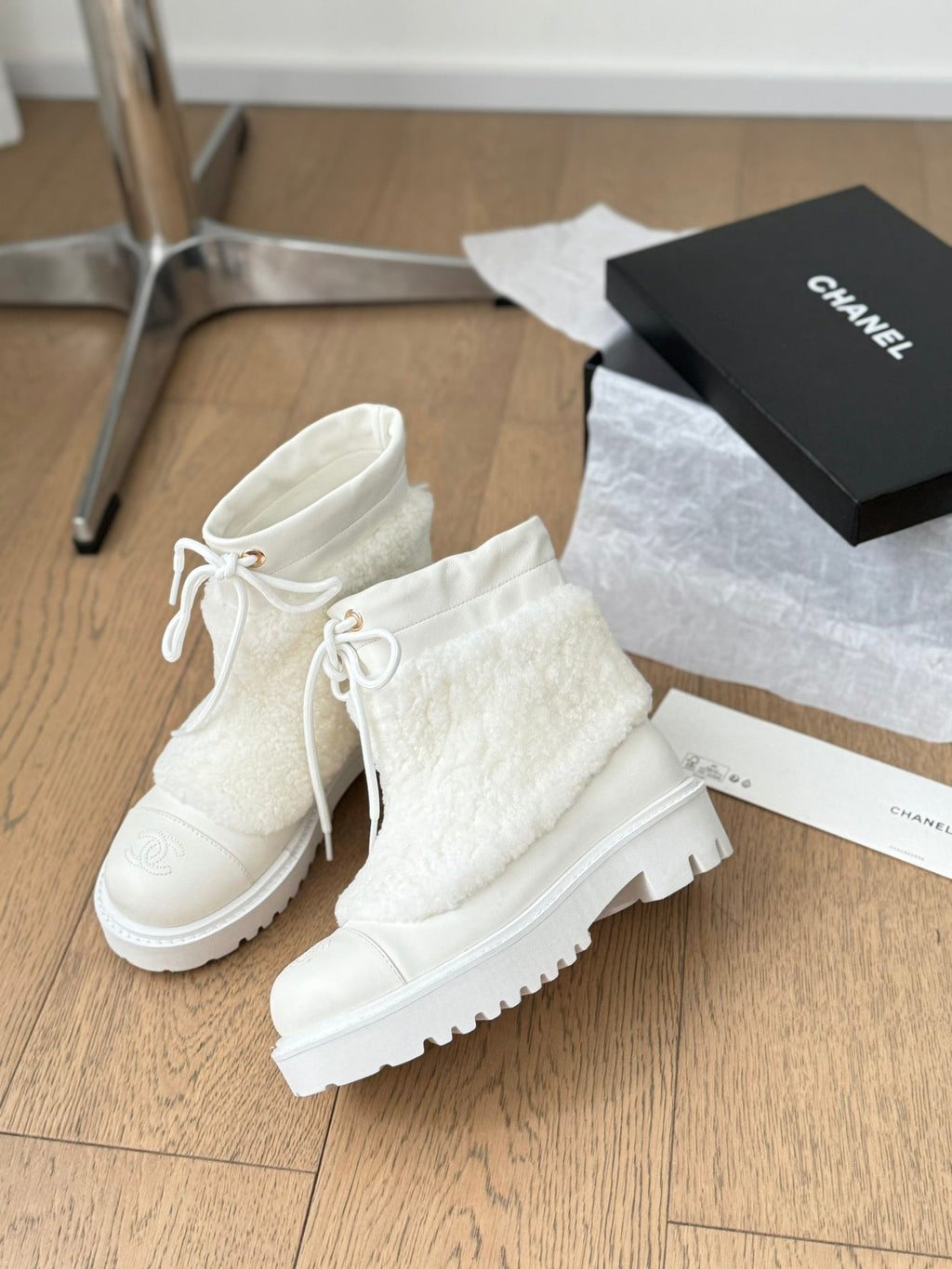 CHANEL CHUNKY BOOTS IN WHITE SMOOTH FLEECE AND CALFSKIN