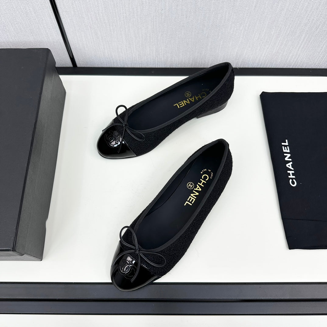 CHANEL BALLET FLATS IN BLACK TWEED AND CALFSKIN